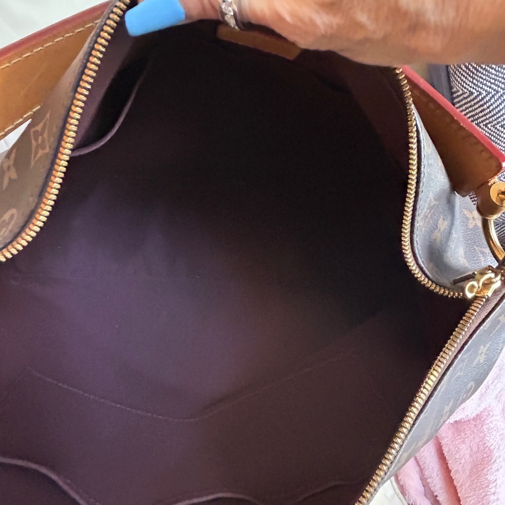 DISCONTINUED š¤š§”Louis Vuitton BERRI authentic huge stunning hobo š¼ - Picture 12 of 16
